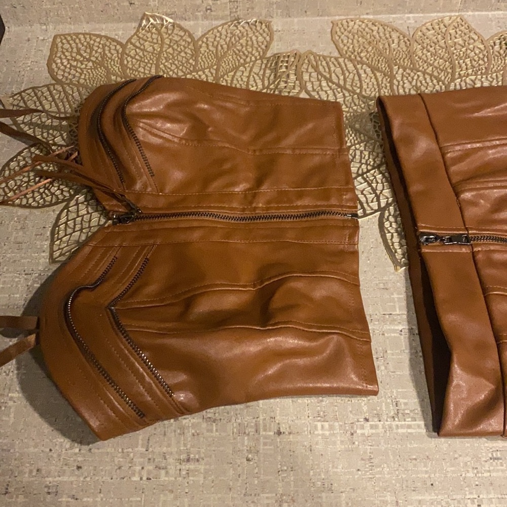 Cute 2 piece leather top and skirt - Picture 3 of 3